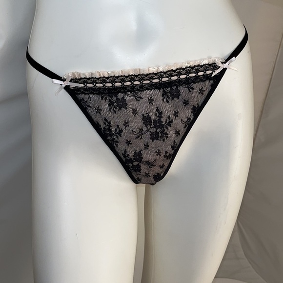 Victoria’s Secret light pink and black nylon lace v-string - Picture 1 of 12